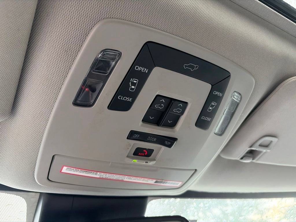Used 2023 Toyota Sienna XLE FWD image 18