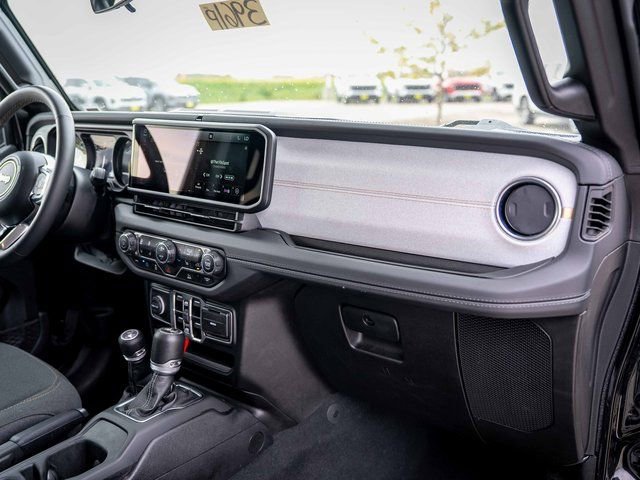 Used 2024 Jeep Wrangler Unlimited Sahara image 19