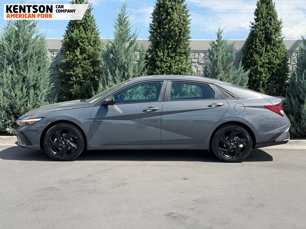 Used 2026 Hyundai Elantra Sport FWD image 4