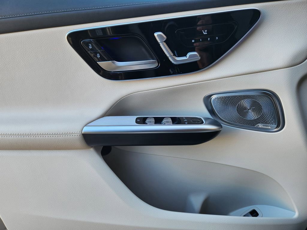 Used 2024 Mercedes-Benz GLC 300 4MATIC image 26