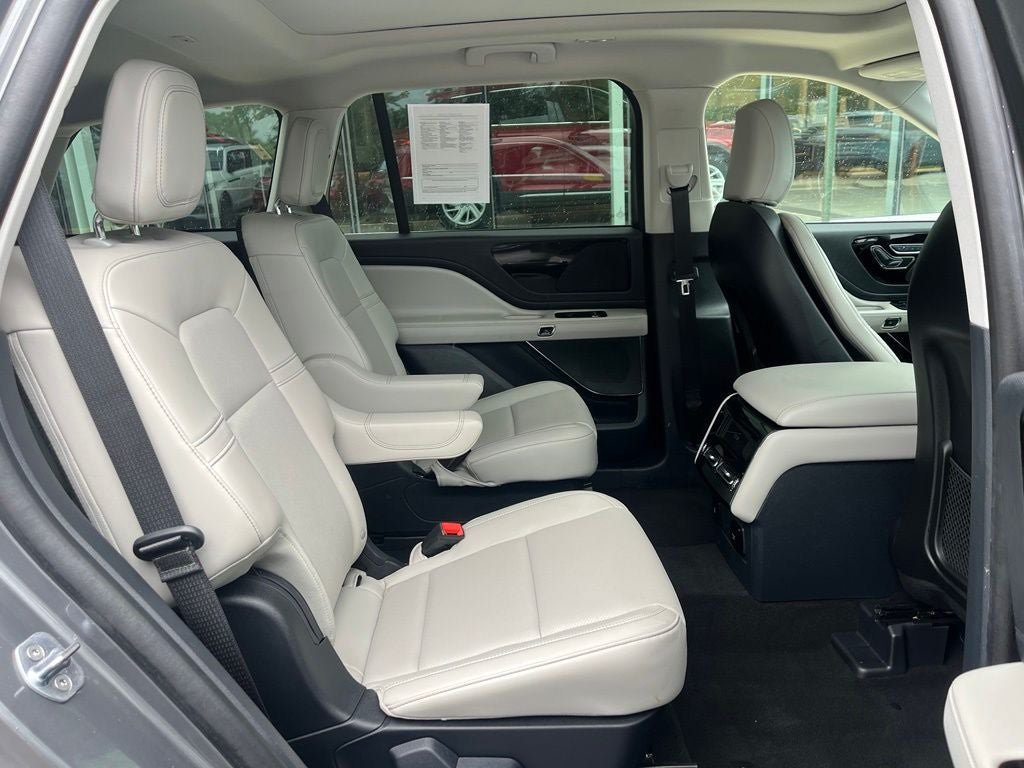 Certified 2025 Lincoln Aviator AWD image 16