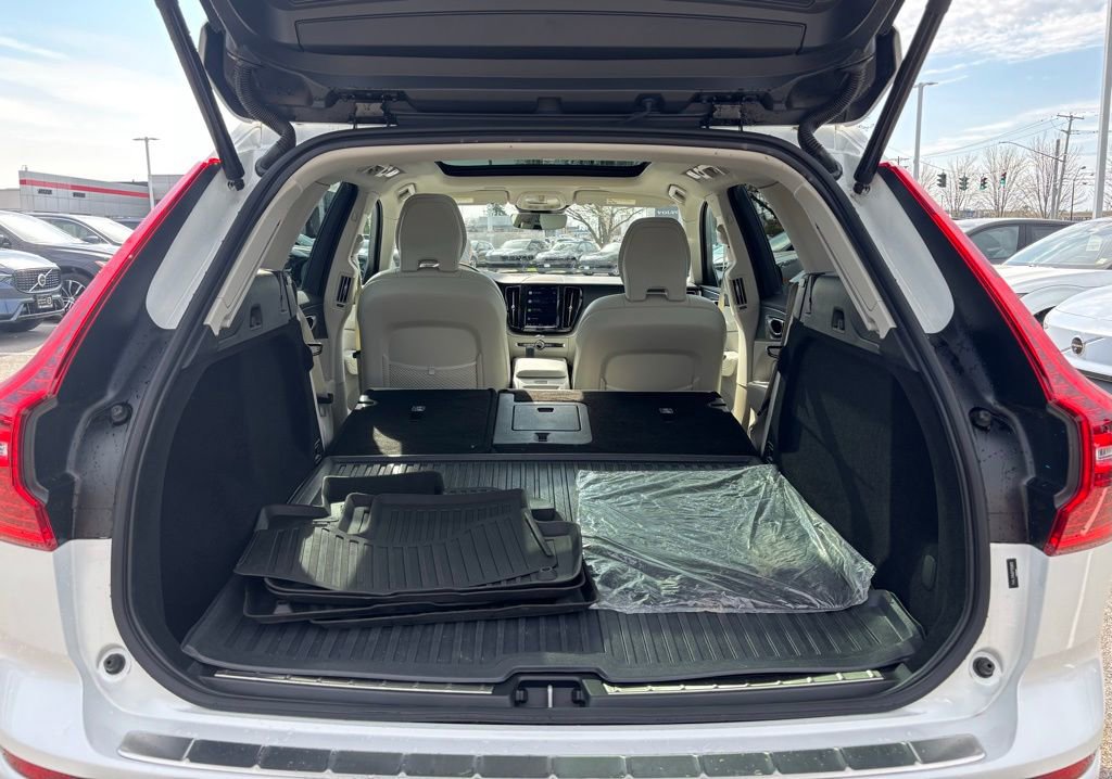 Used 2023 Volvo XC60 B5 Plus w/ Climate Package AWD/4WD image 26