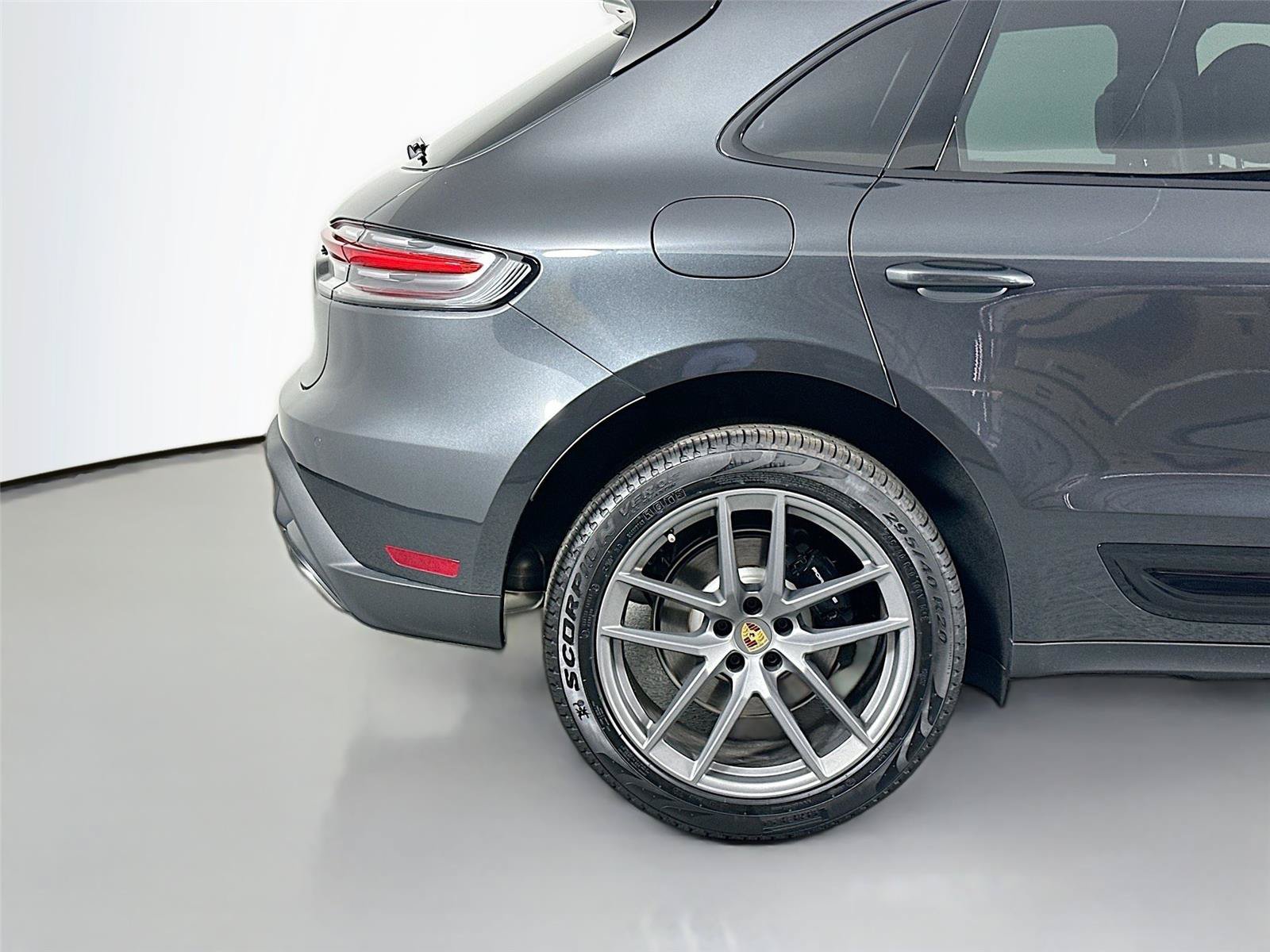 Certified 2025 Porsche Macan AWD/4WD image 13