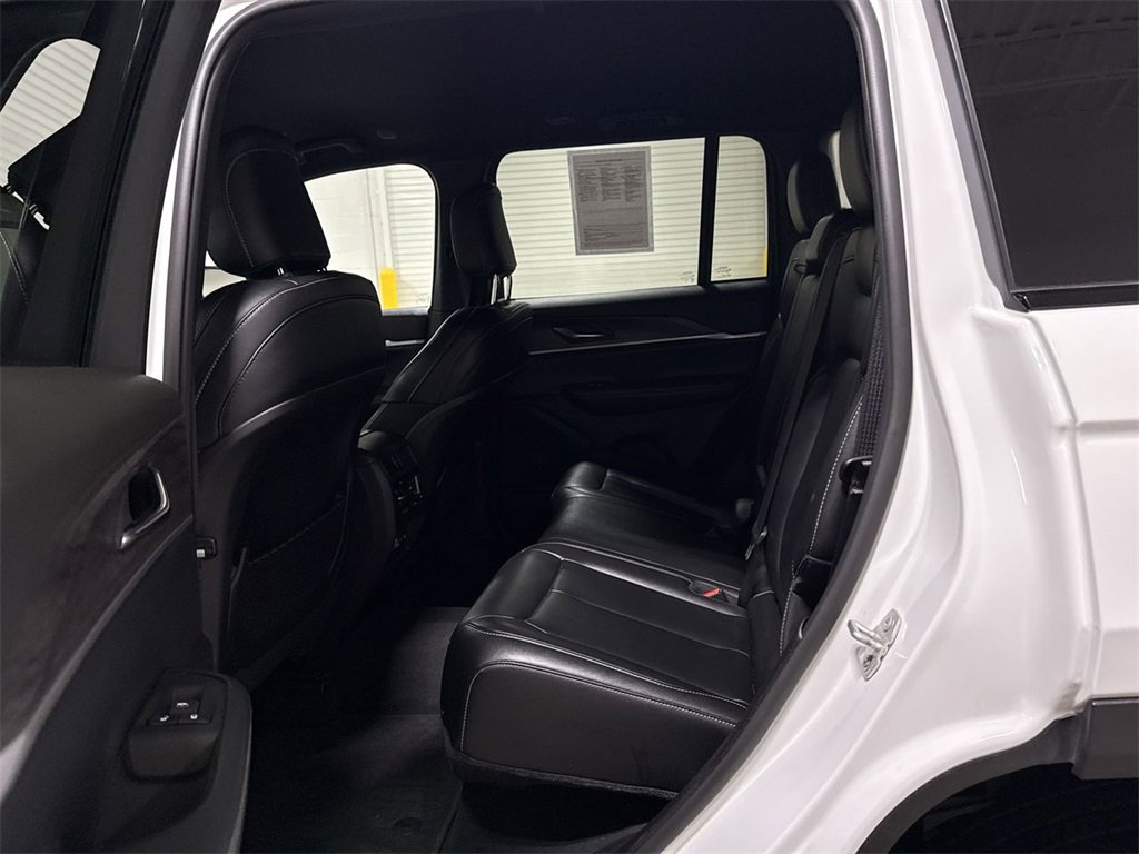 Used 2024 Jeep Grand Cherokee Limited image 24