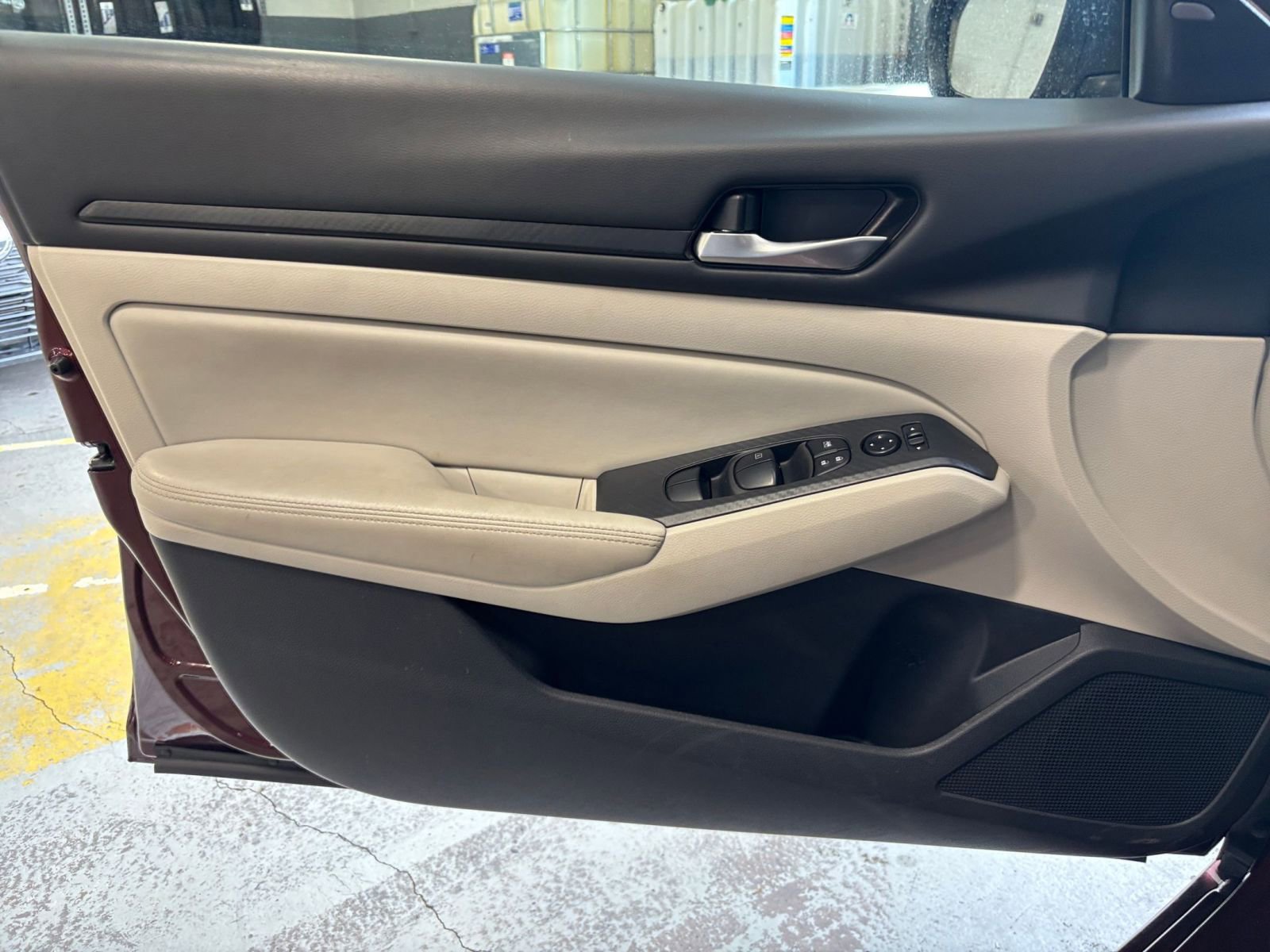 Used 2025 Nissan Altima 2.5 SV FWD image 18