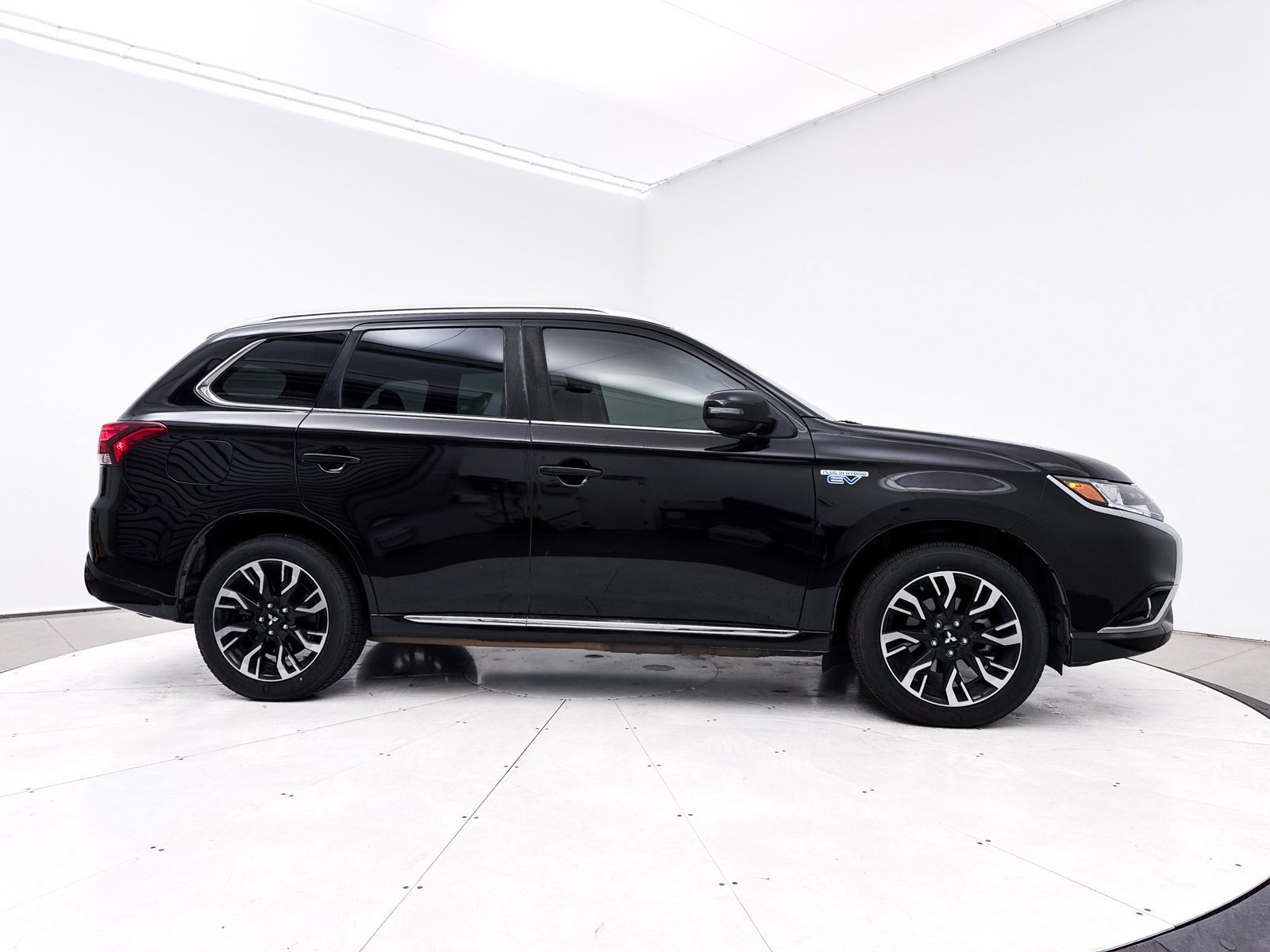 Used 2018 Mitsubishi Outlander SEL image 34