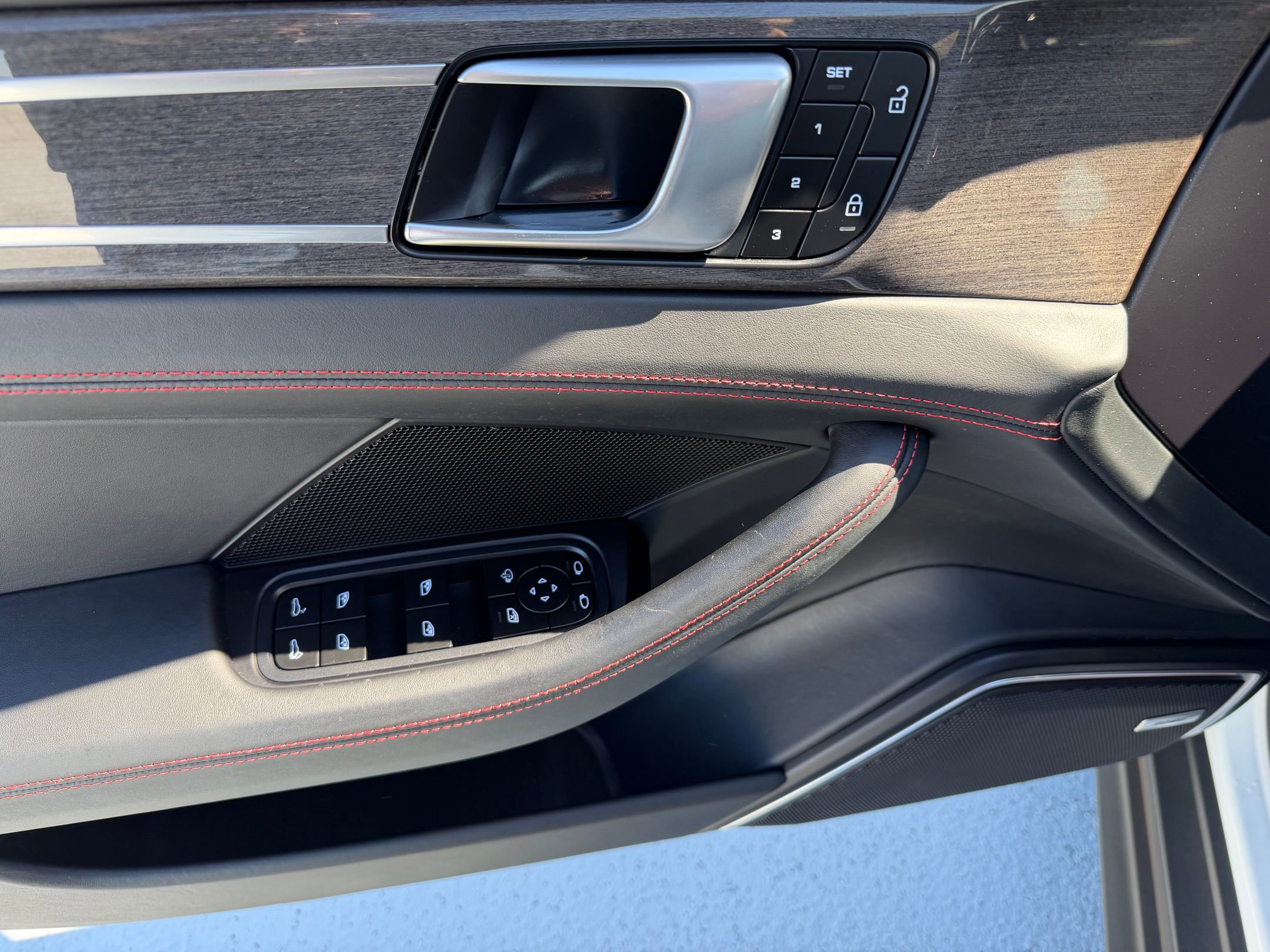 Certified 2023 Porsche Panamera 4 Platinum Edition image 25