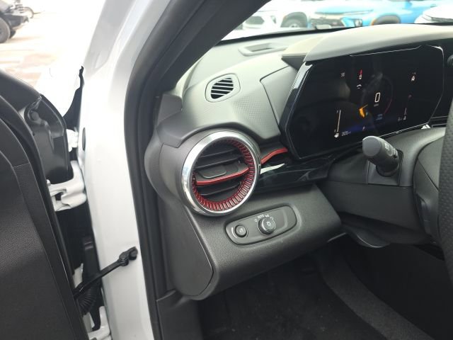 New 2026 Chevrolet Trax RS w/ Sunroof Package image 12