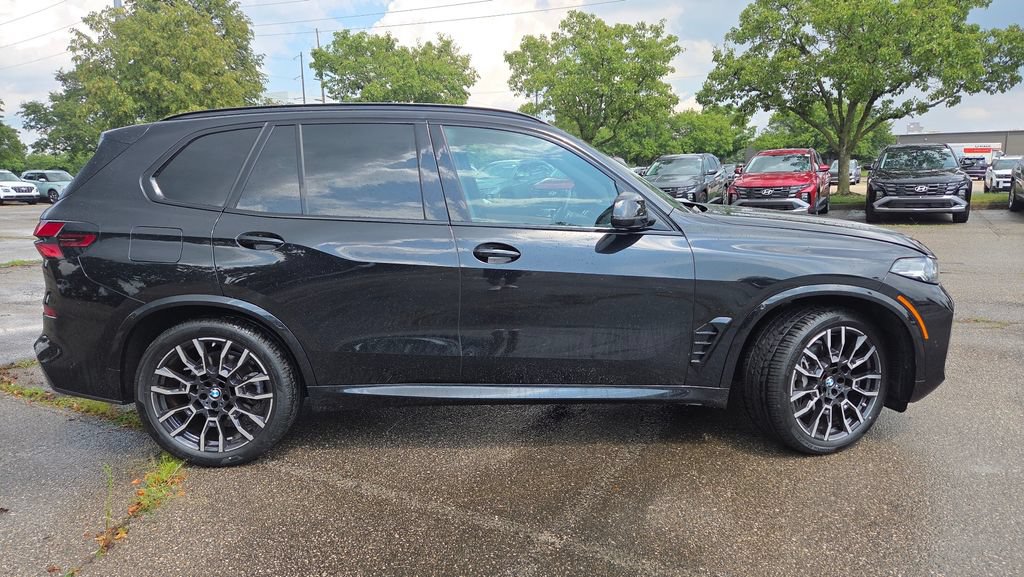 Used 2024 BMW X5 xDrive40i w/ M Sport Package AWD/4WD image 9