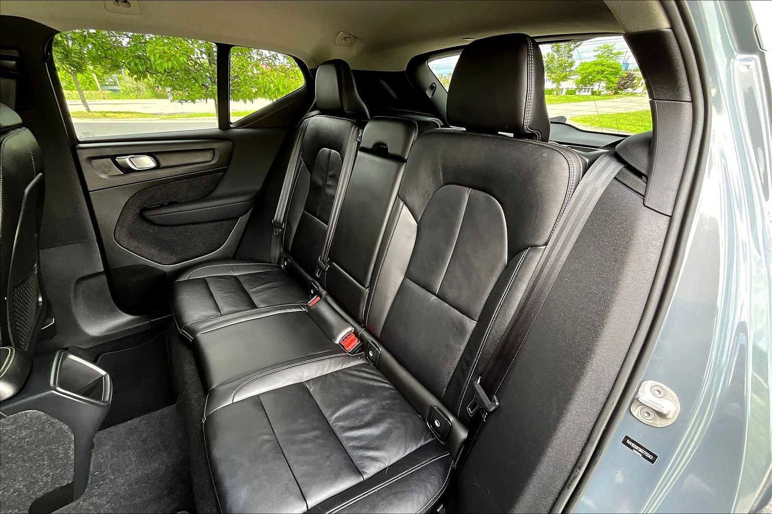 Certified 2022 Volvo XC40 T5 Momentum image 20