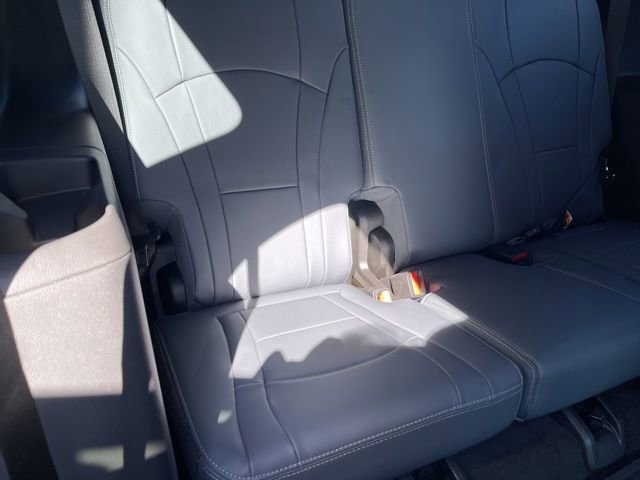 Used 2023 Buick Enclave Premium AWD/4WD image 19