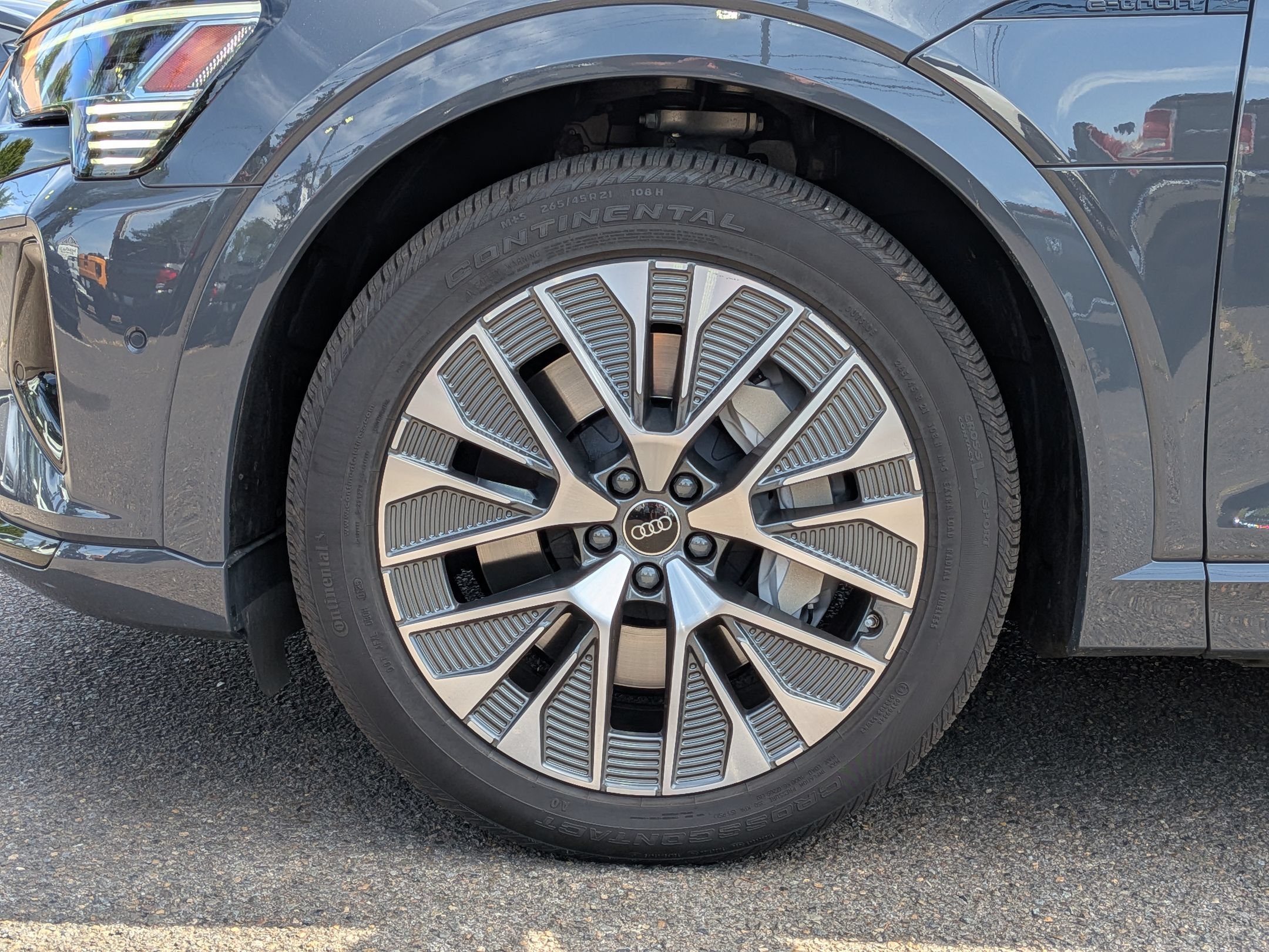 Used 2024 Audi Q8 e-tron Prestige w/ Prestige Package AWD/4WD image 31