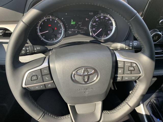 Used 2025 Toyota Highlander LE FWD image 19
