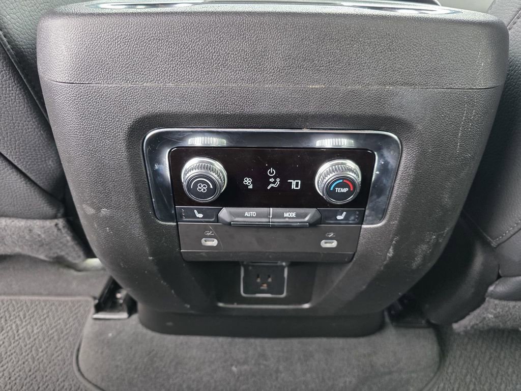 Used 2024 GMC Yukon XL Denali image 30
