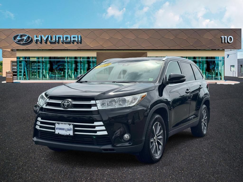 Used 2019 Toyota Highlander XLE AWD/4WD image 4