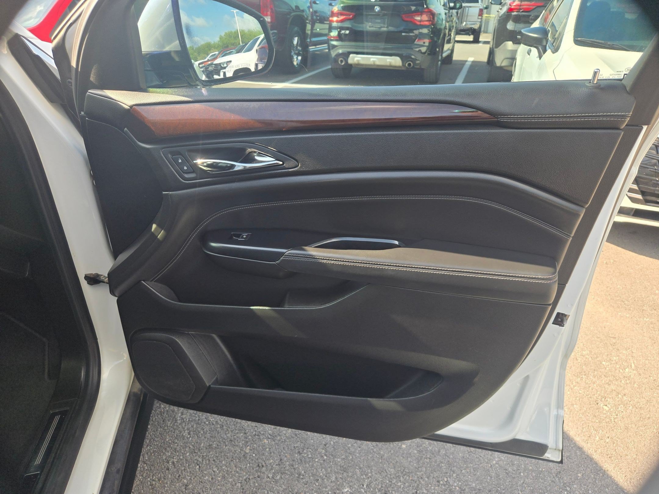 Used 2015 Cadillac SRX Luxury w/ Driver Awareness Package FWD image 25