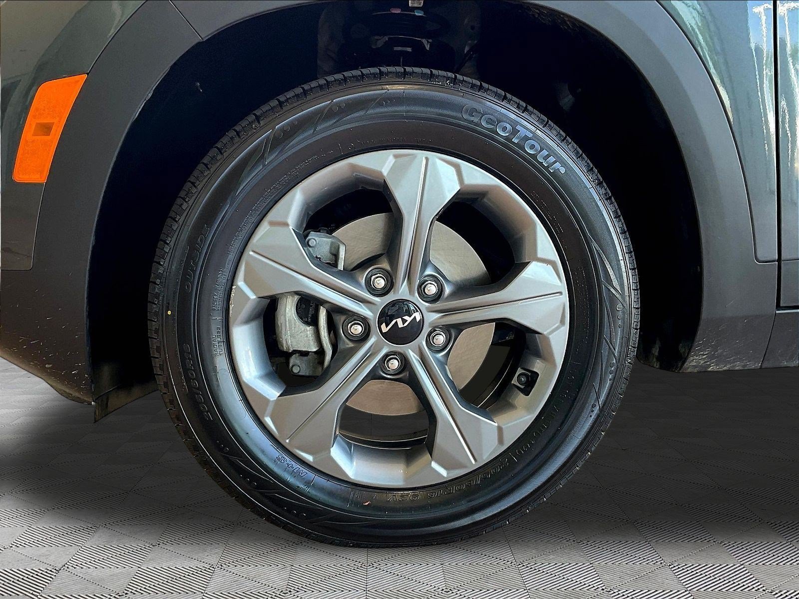 Used 2023 Kia Seltos LX AWD/4WD image 30