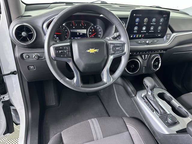 Used 2025 Chevrolet Blazer LT FWD image 21