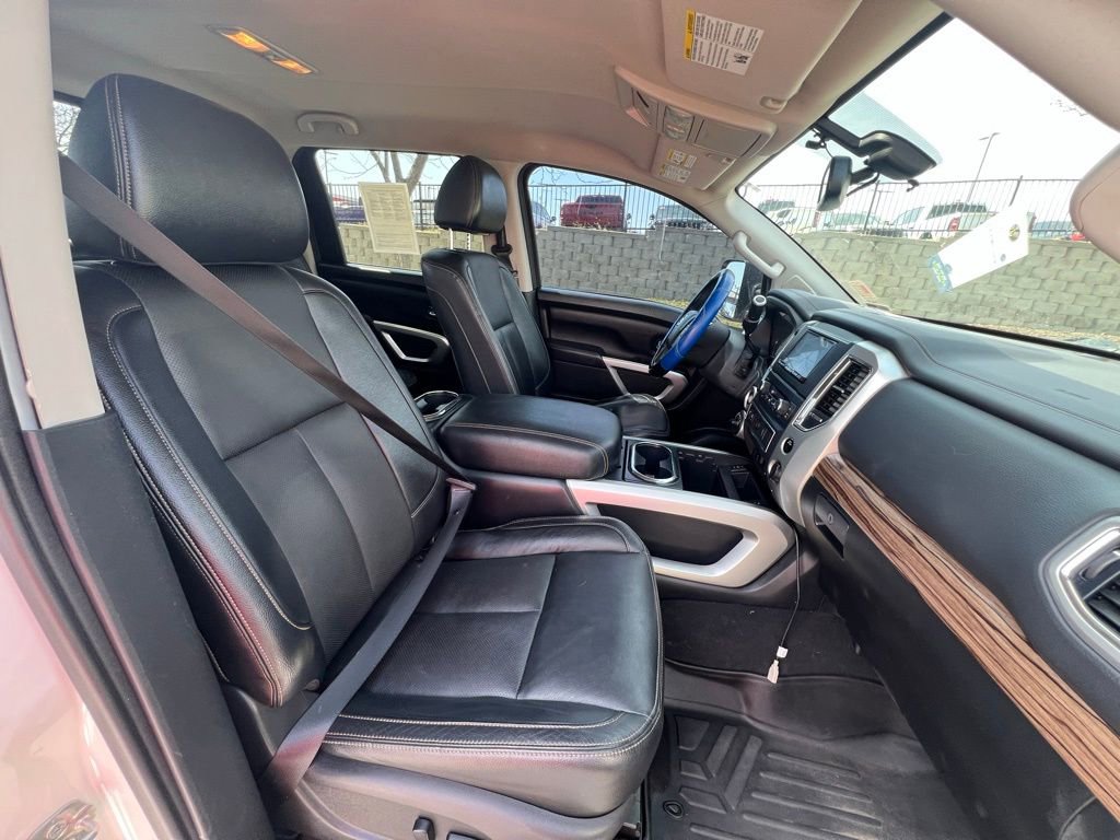 Used 2018 Nissan Titan SL w/ Chrome Package image 28