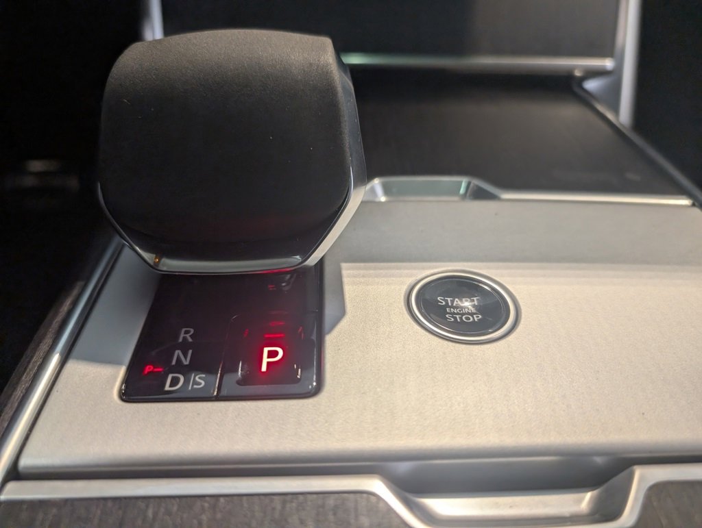 Used 2025 Land Rover Range Rover Long Wheelbase SE image 25