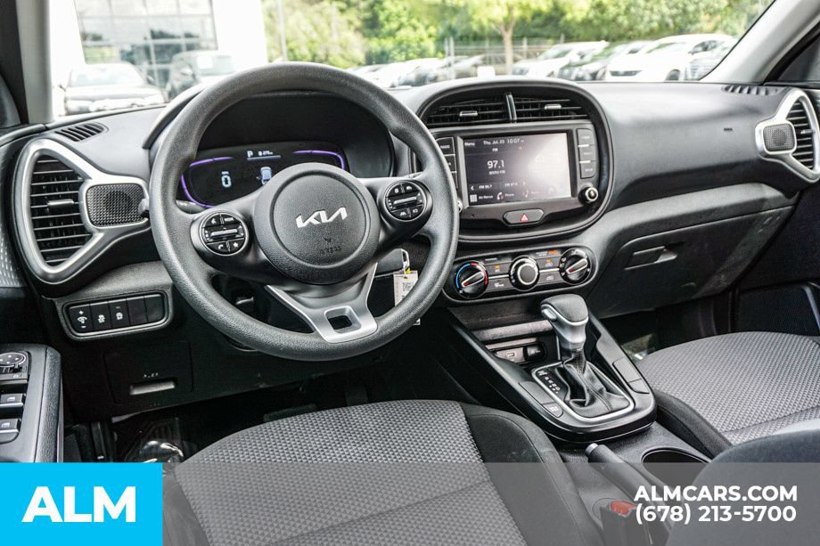 Used 2025 Kia Soul LX w/ LX Technology Package FWD image 27
