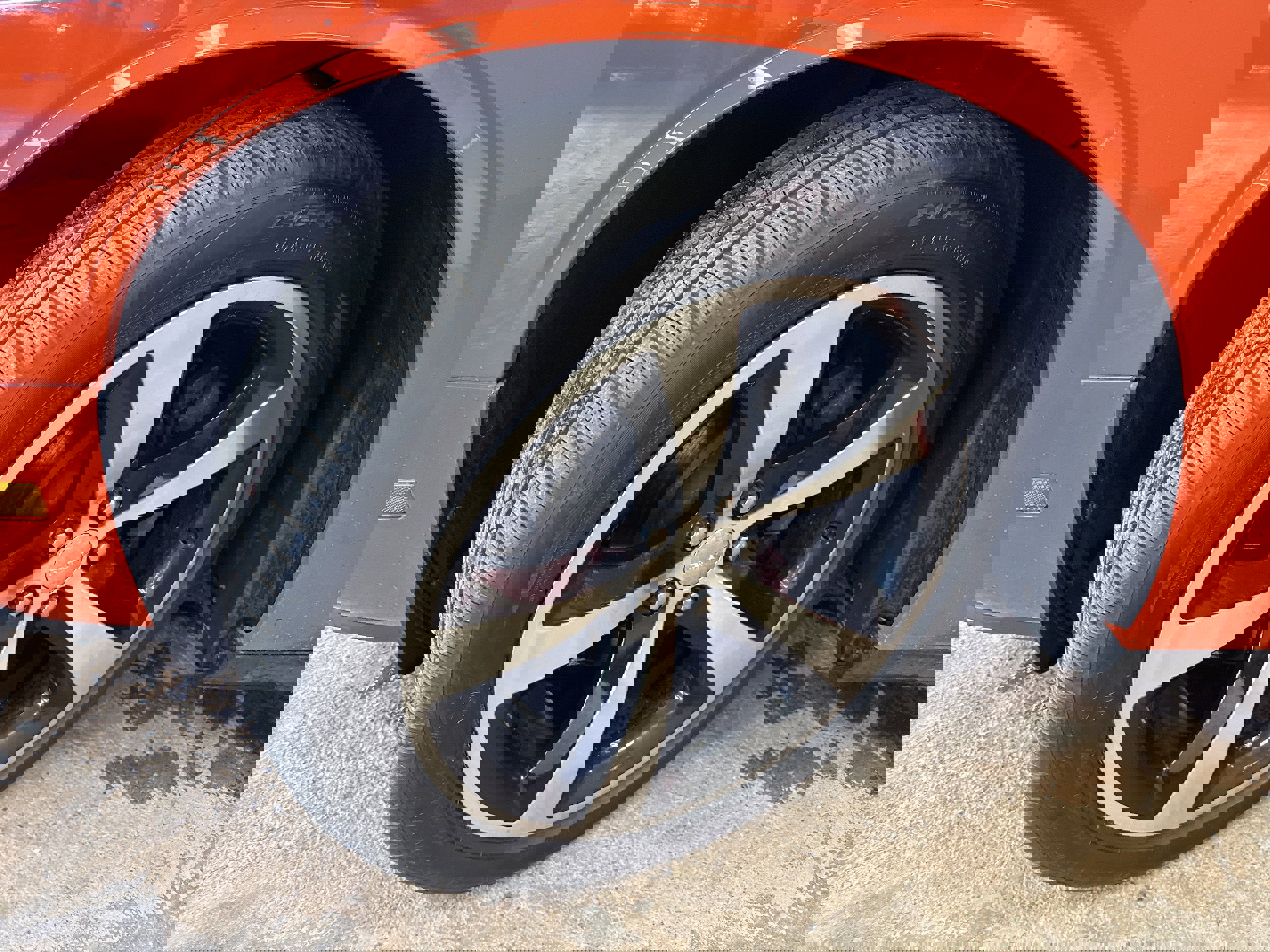 Used 2013 Dodge Challenger R/T image 4