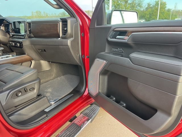 Used 2025 Chevrolet Silverado 1500 High Country AWD/4WD image 55
