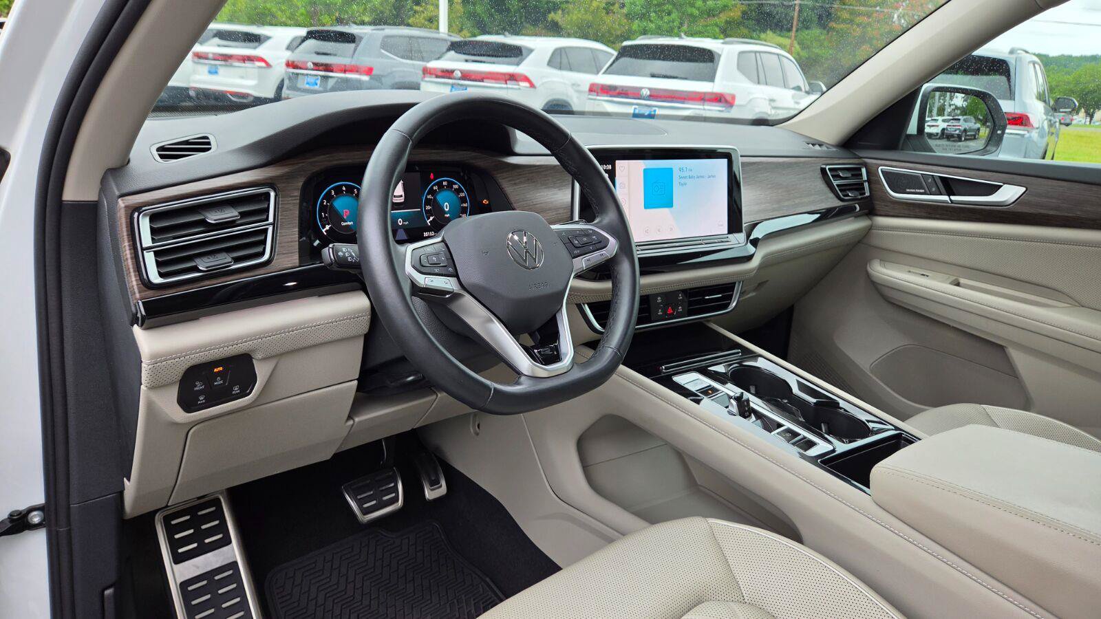 Used 2024 Volkswagen Atlas SEL Premium R-Line AWD/4WD image 28