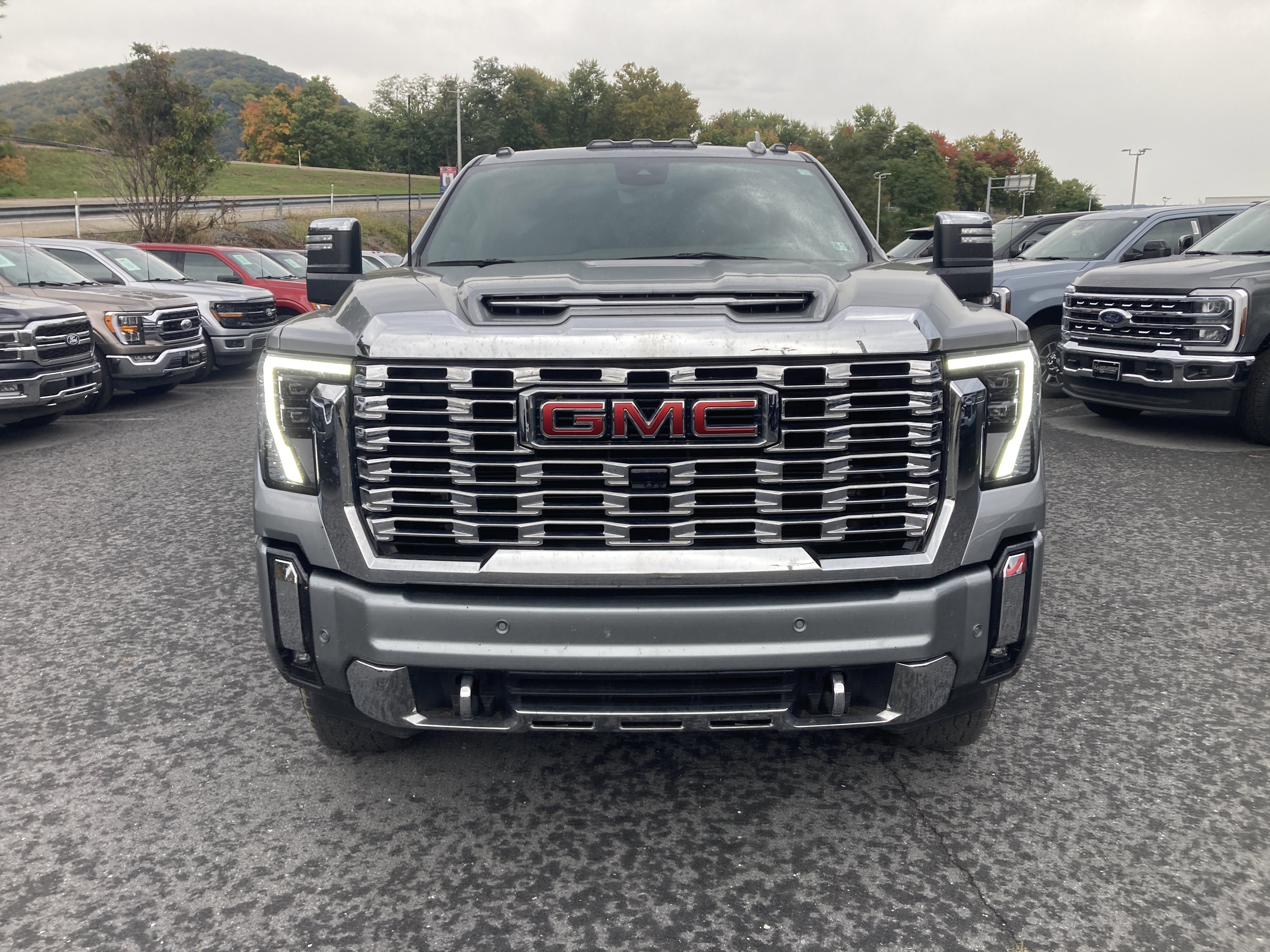 Used 2025 GMC Sierra 2500 Denali w/ Denali Reserve Package AWD/4WD image 3