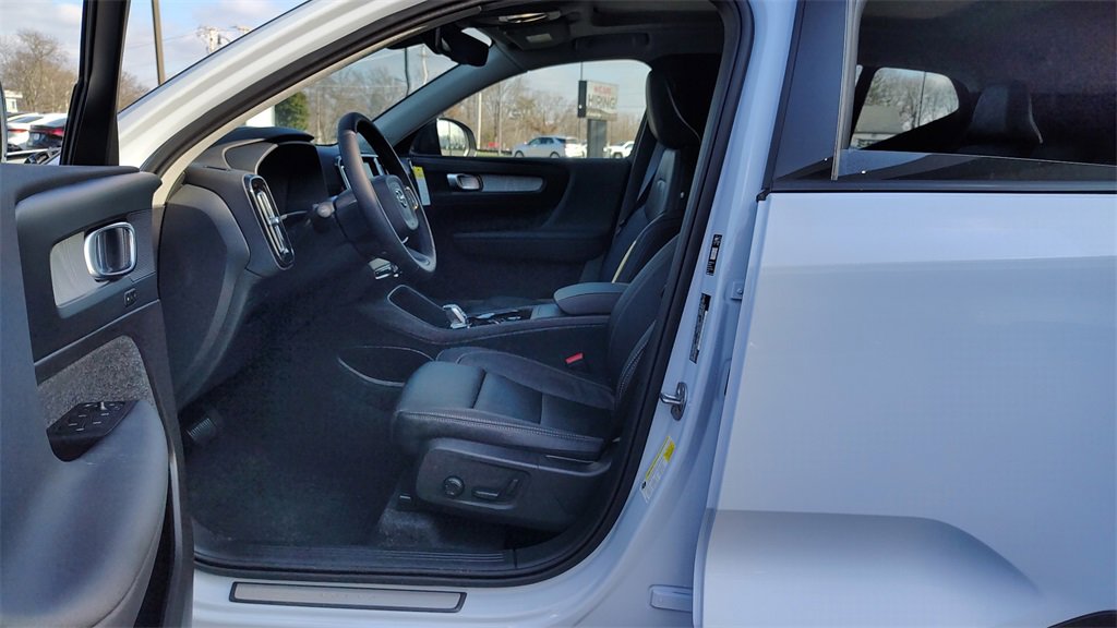 New 2026 Volvo XC40 B5 Plus w/ Climate Package image 7