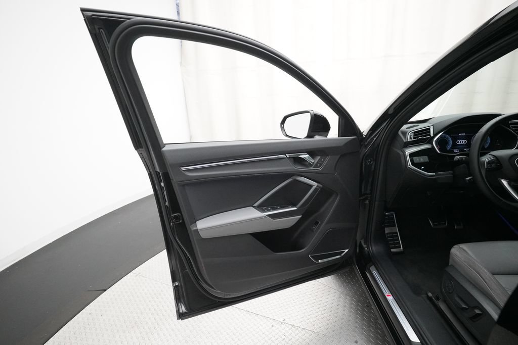Used 2019 Audi Q3 2.0T Prestige w/ Prestige Package AWD/4WD image 29