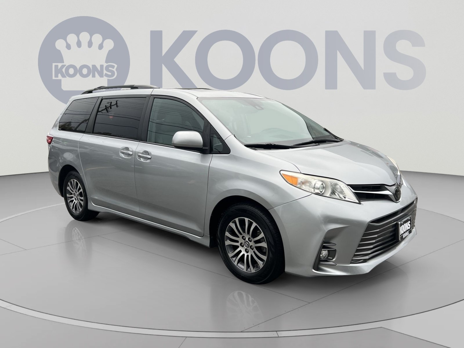 Used 2019 Toyota Sienna XLE w/ XLE Navigation Package FWD image 10