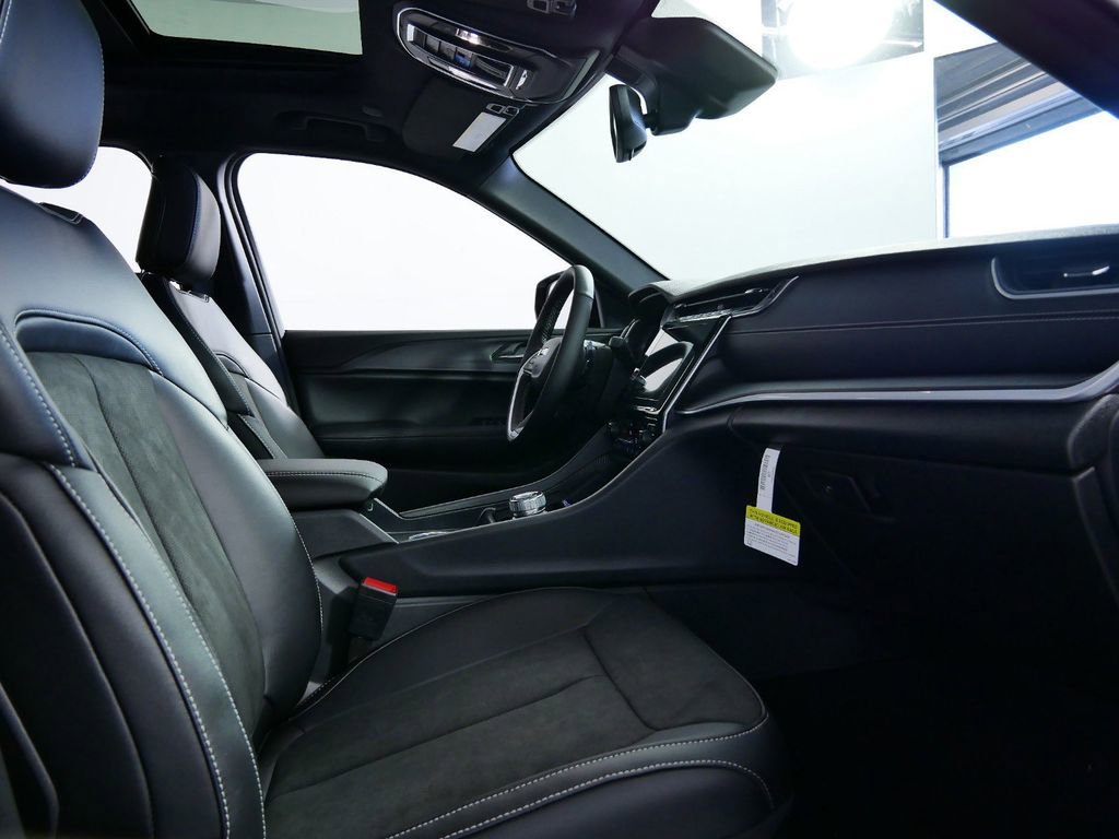 Certified 2024 Jeep Grand Cherokee Altitude image 24