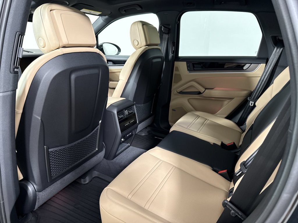 Certified 2026 Porsche Cayenne AWD/4WD image 25