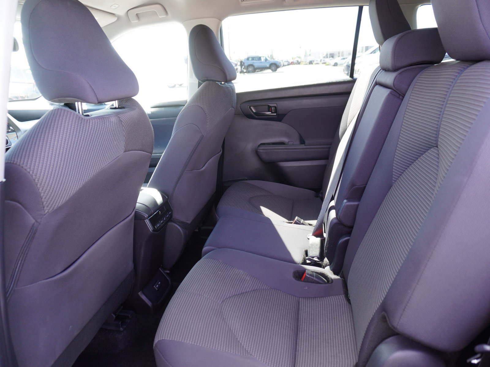 Used 2024 Toyota Highlander LE image 13