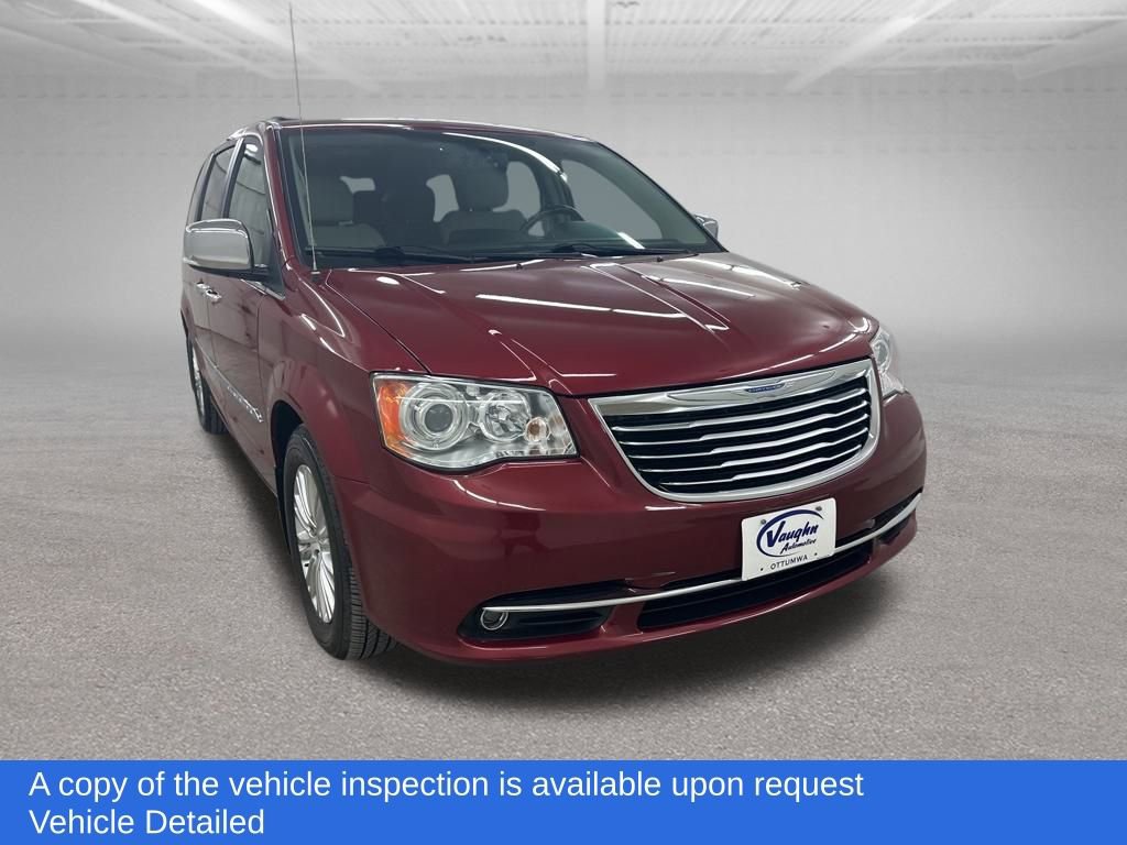 Used 2014 Chrysler Town & Country Limited image 3
