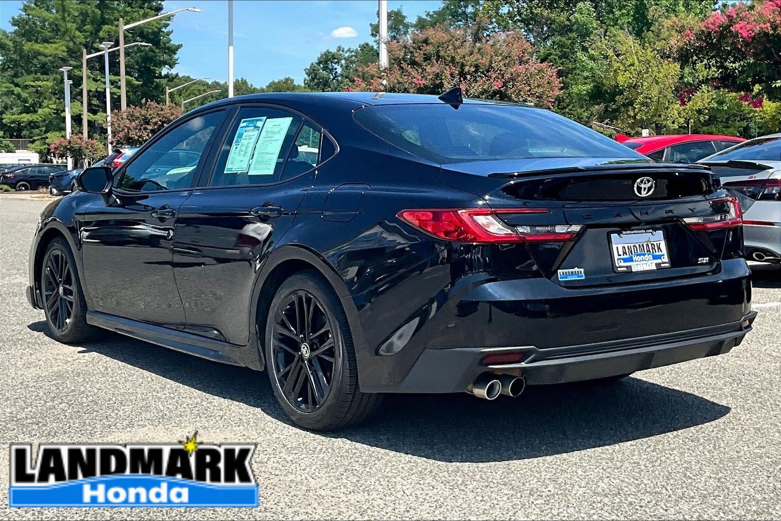 Used 2025 Toyota Camry SE FWD image 12