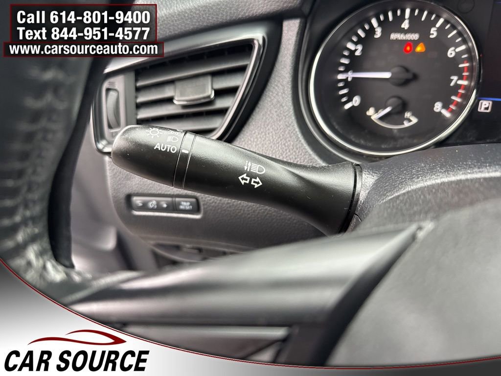 Used 2018 Nissan Rogue SV w/ Premium Package image 23