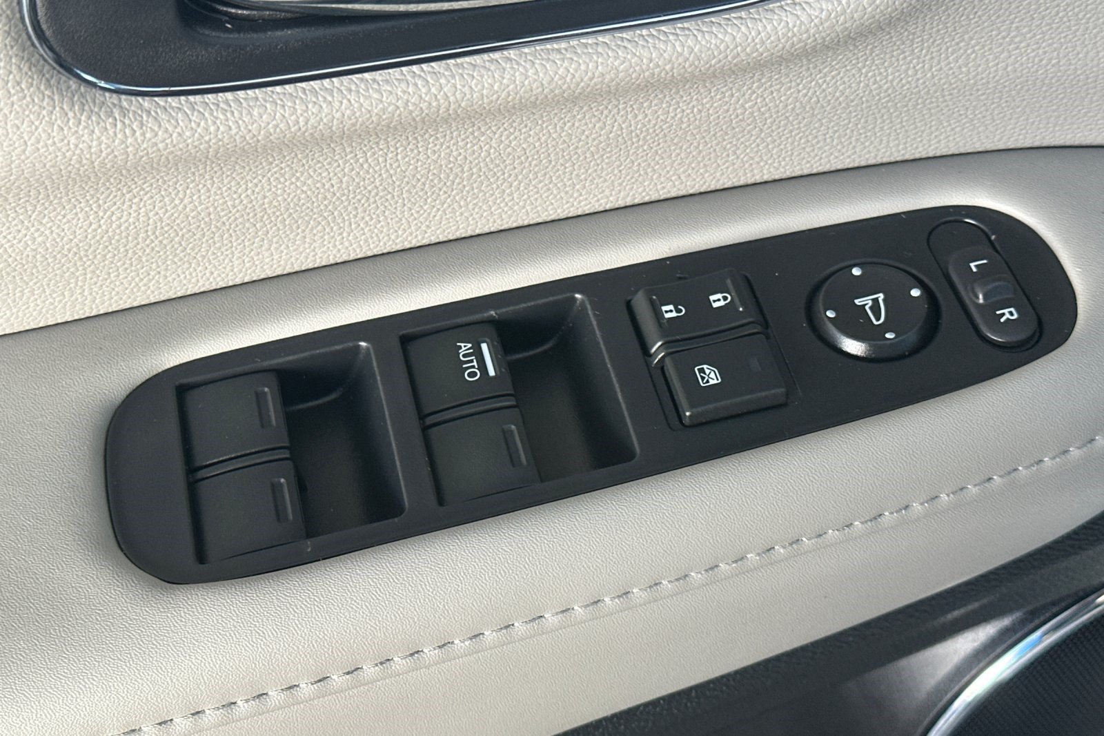 Used 2021 Honda HR-V EX-L image 13