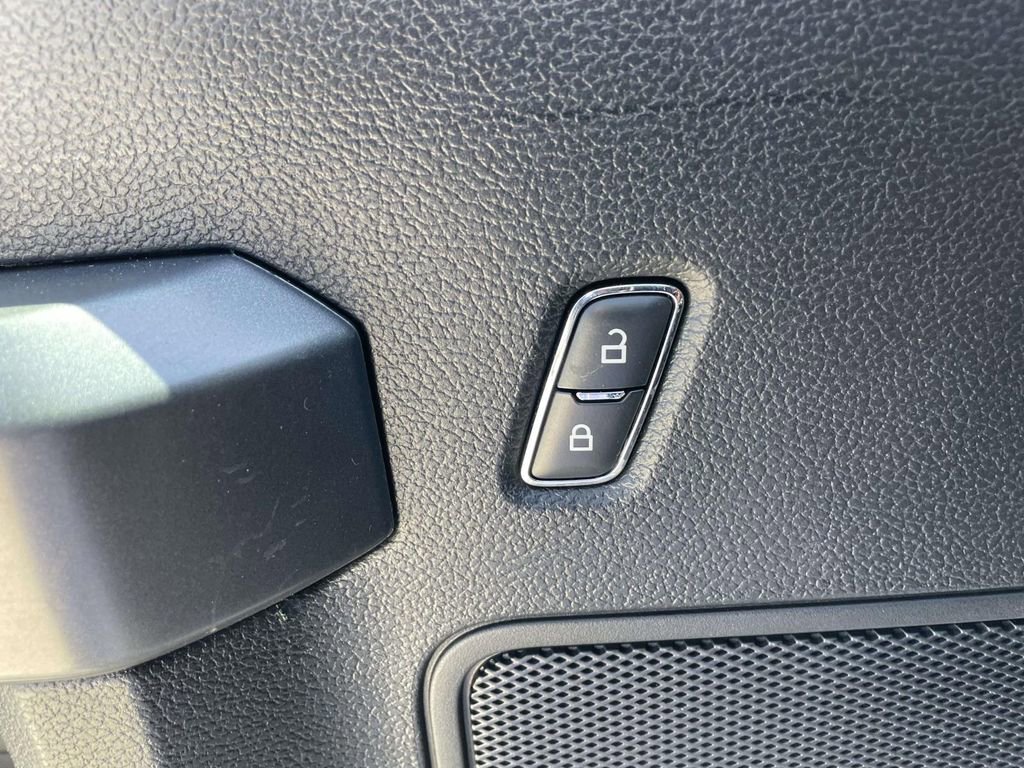 Used 2017 Ford F150 XLT w/ Equipment Group 302A Luxury AWD/4WD image 17