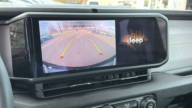 Used 2024 Jeep Wrangler Unlimited w/ Convenience Group AWD/4WD image 17