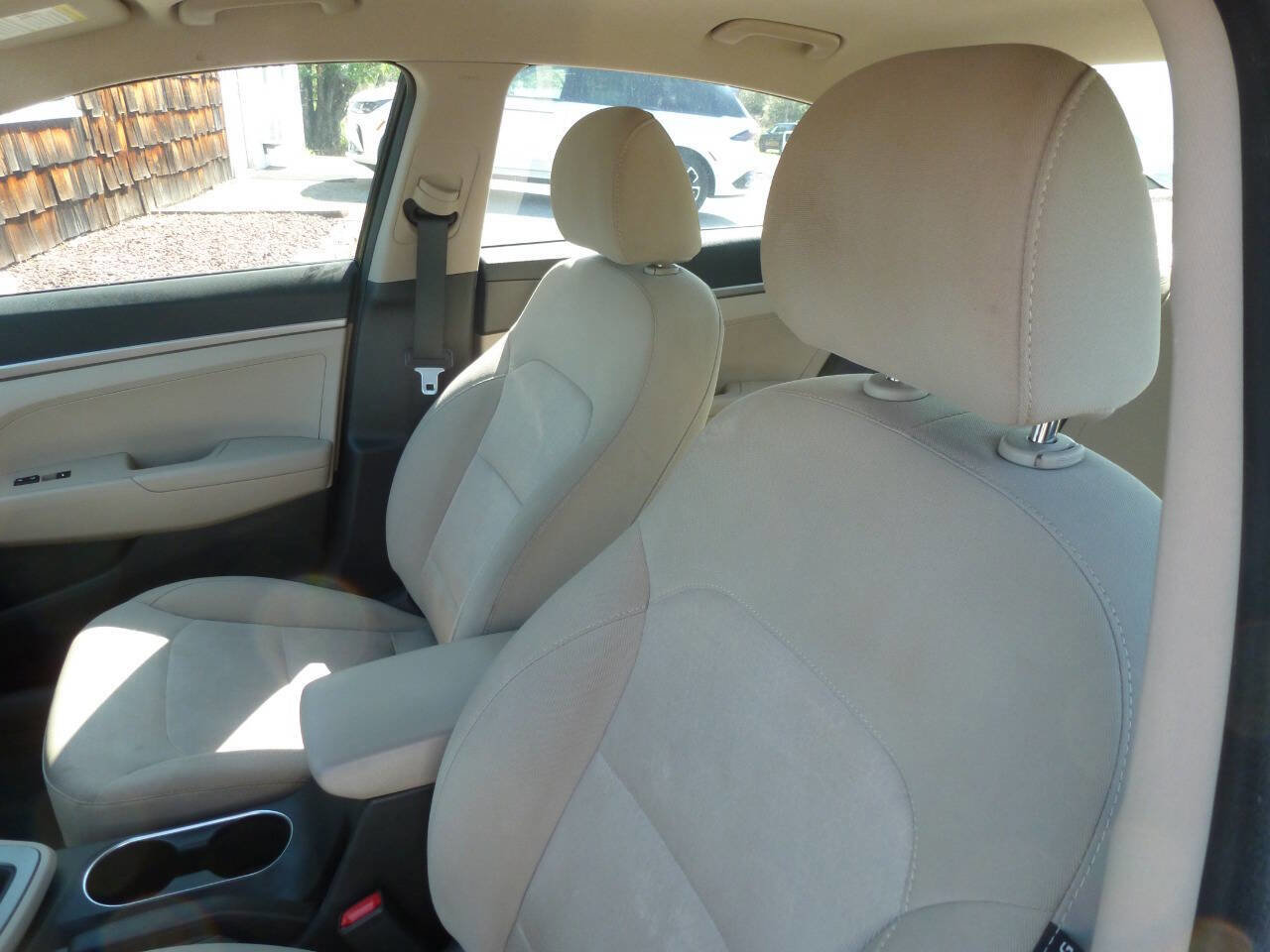 Used 2018 Hyundai Elantra SE FWD image 12