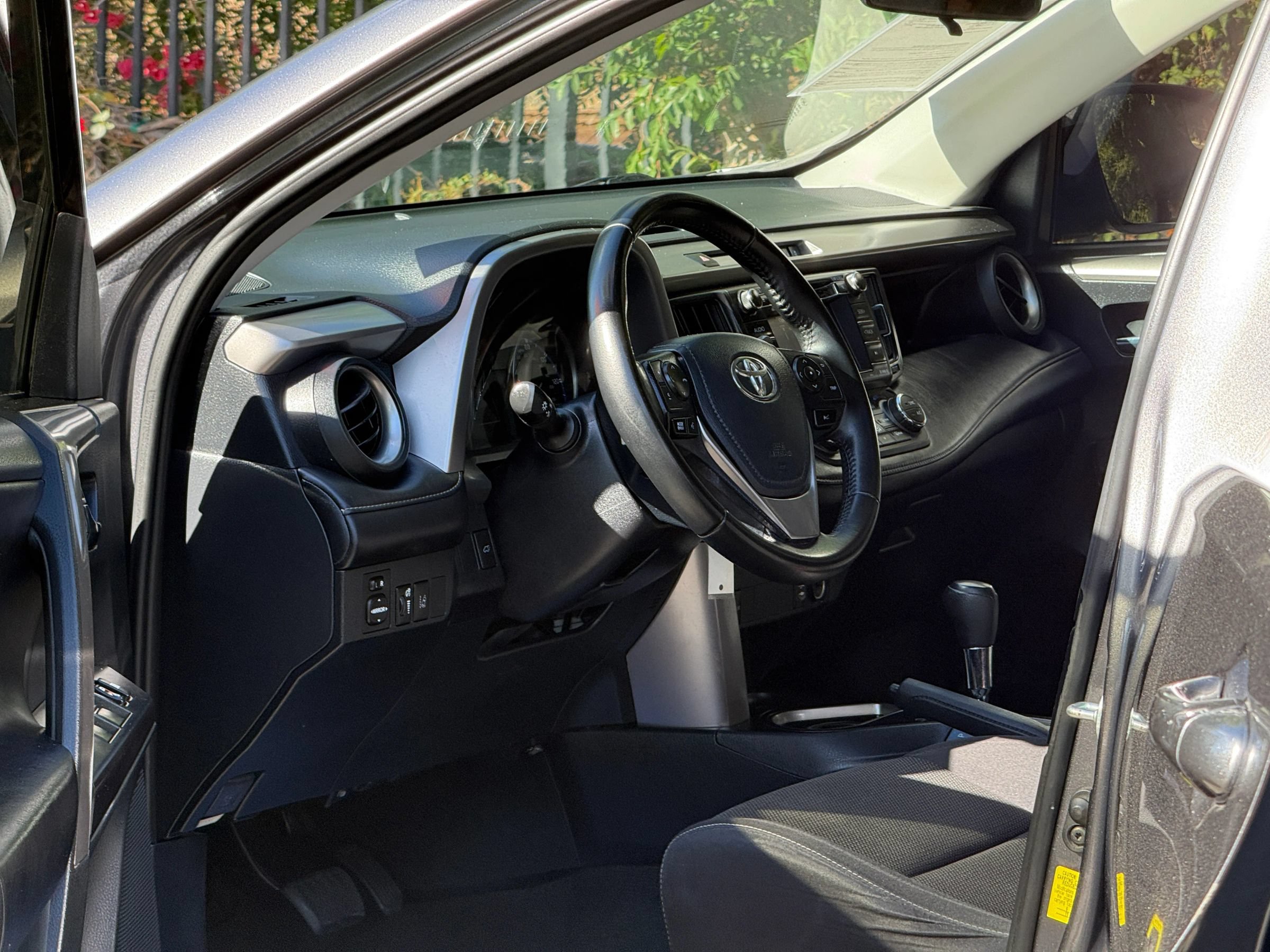 Used 2017 Toyota RAV4 XLE w/ Carpet Mat Package FWD image 9