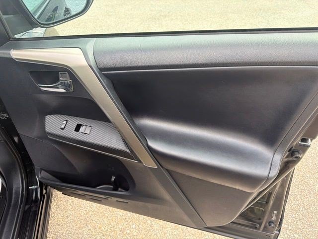 Used 2013 Toyota RAV4 Limited AWD/4WD image 19