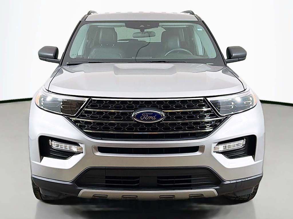 Used 2023 Ford Explorer XLT w/ Equipment Group 202A AWD/4WD image 10