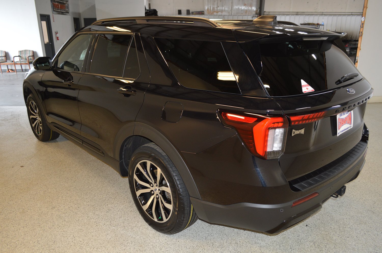 Used 2025 Ford Explorer ST-Line AWD/4WD image 5
