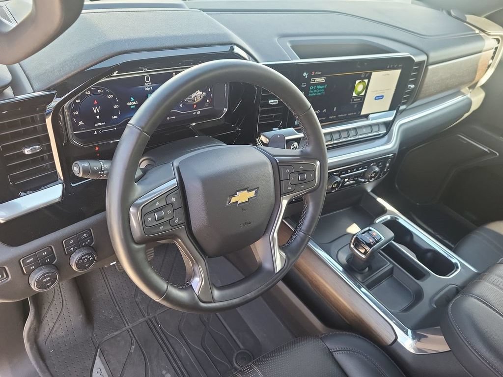 Used 2025 Chevrolet Silverado 1500 High Country w/ High Country Premium Package AWD/4WD image 16