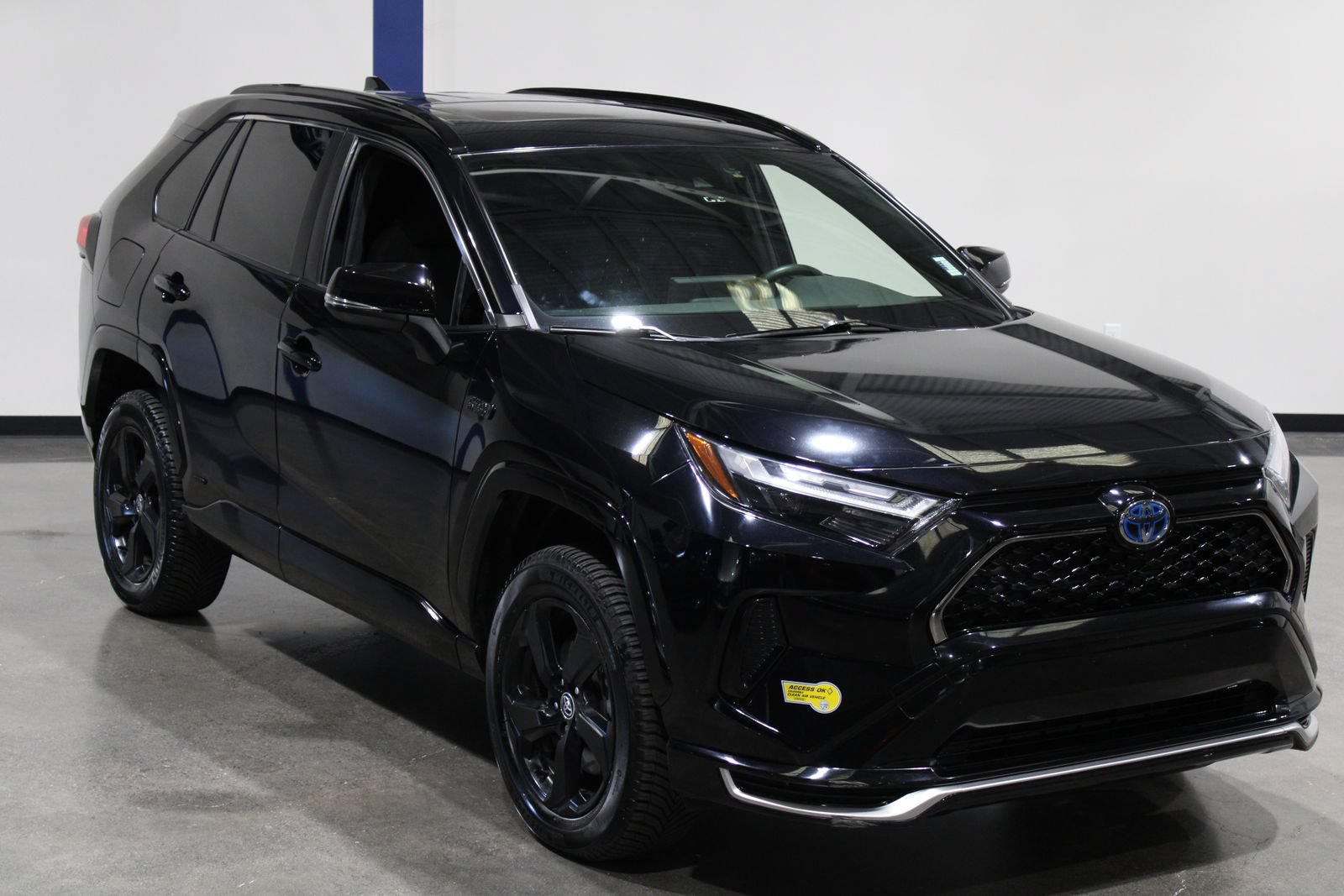Used 2022 Toyota RAV4 SE w/ Weather & Moonroof Package AWD/4WD image 5