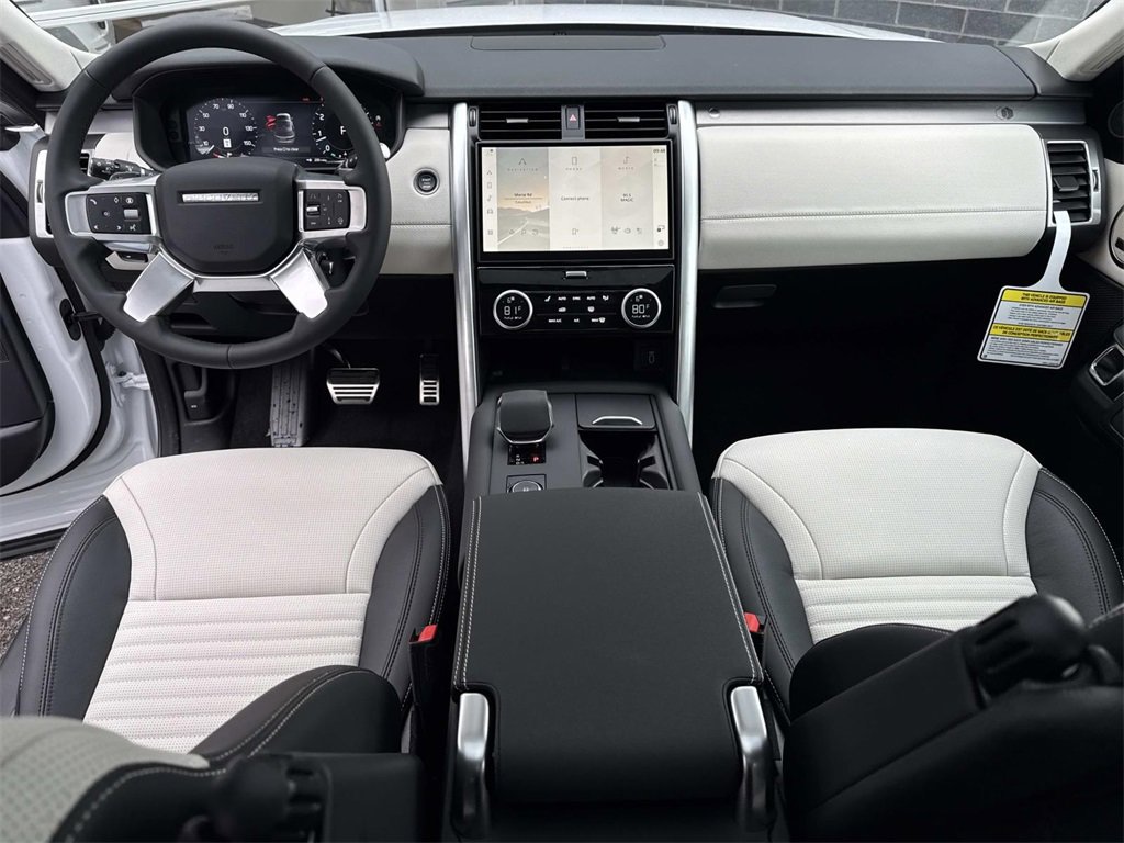 New 2026 Land Rover Discovery Limited Edition image 16
