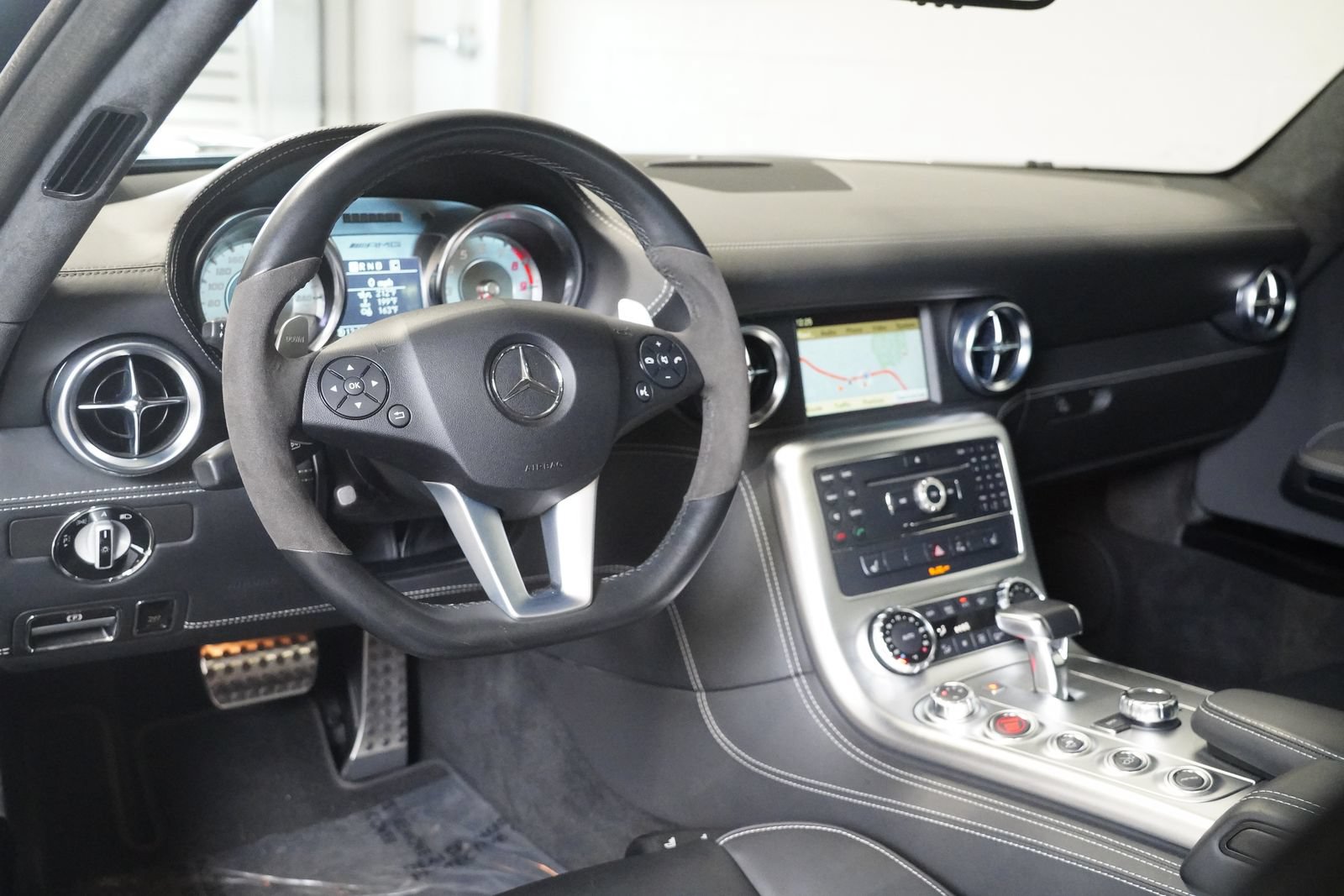 Used 2011 Mercedes-Benz SLS AMG Coupe image 16